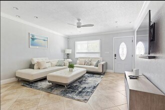 337 Balsam St in Palm Beach Gardens, FL - Building Photo - Building Photo
