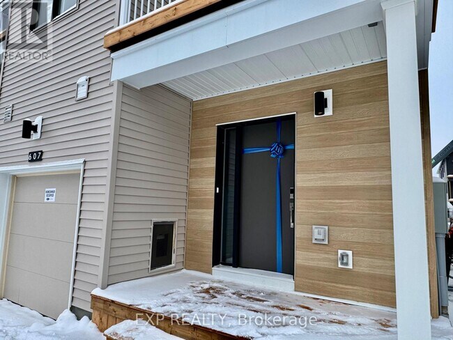 607 Bee Pollen Wy in Ottawa, ON - Building Photo - Building Photo