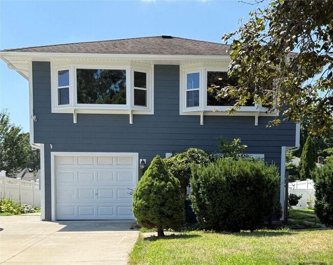 property at 8 Crawford Ct
