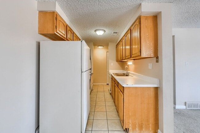 130 E Highline Cir in Littleton, CO - Building Photo - Building Photo