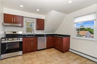 155 Grand St in Mamaroneck, NY - Building Photo - Building Photo