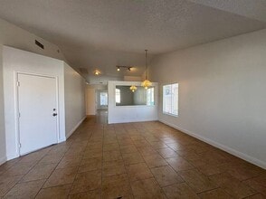 2501 Ellingson Dr in Las Vegas, NV - Building Photo - Building Photo