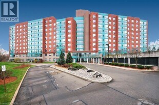 55 Blue Springs Dr in Waterloo, ON - Building Photo