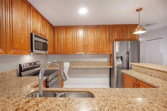 617 Woodgate Ln in Sunrise, FL - Building Photo - Building Photo