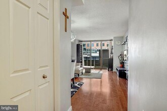 4801 Fairmont Ave in Bethesda, MD - Building Photo - Building Photo