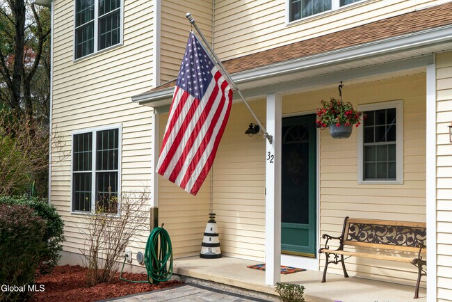 32 Jones Rd in Saratoga Springs, NY - Building Photo - Building Photo