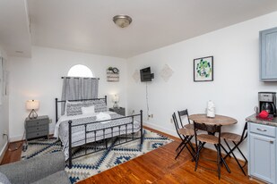 600 E Main St in Waynesboro, VA - Building Photo