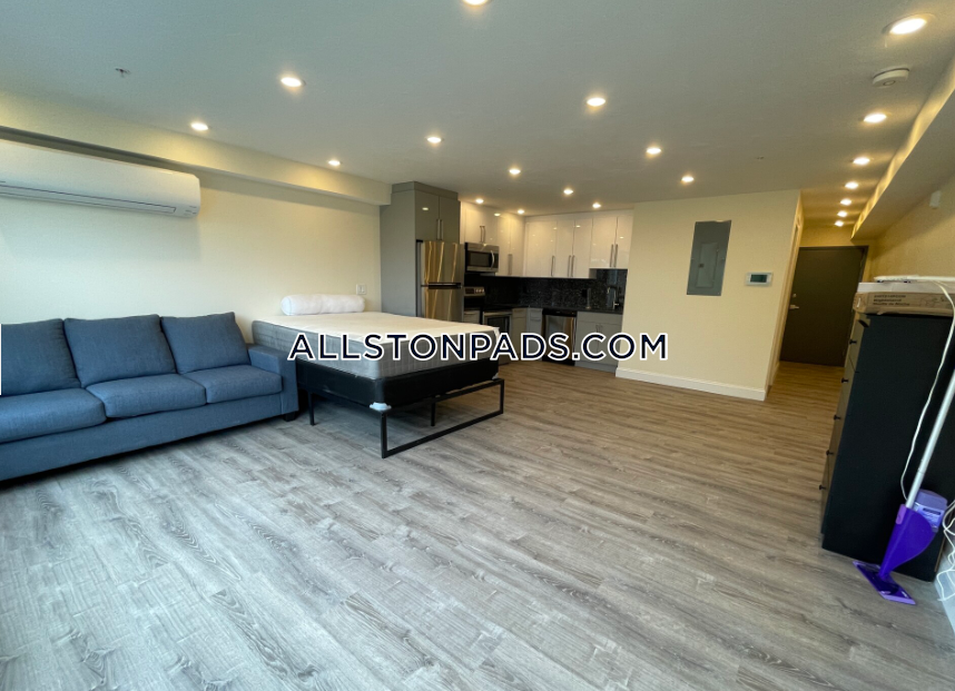 1028 Commonwealth Ave in Boston, MA - Building Photo