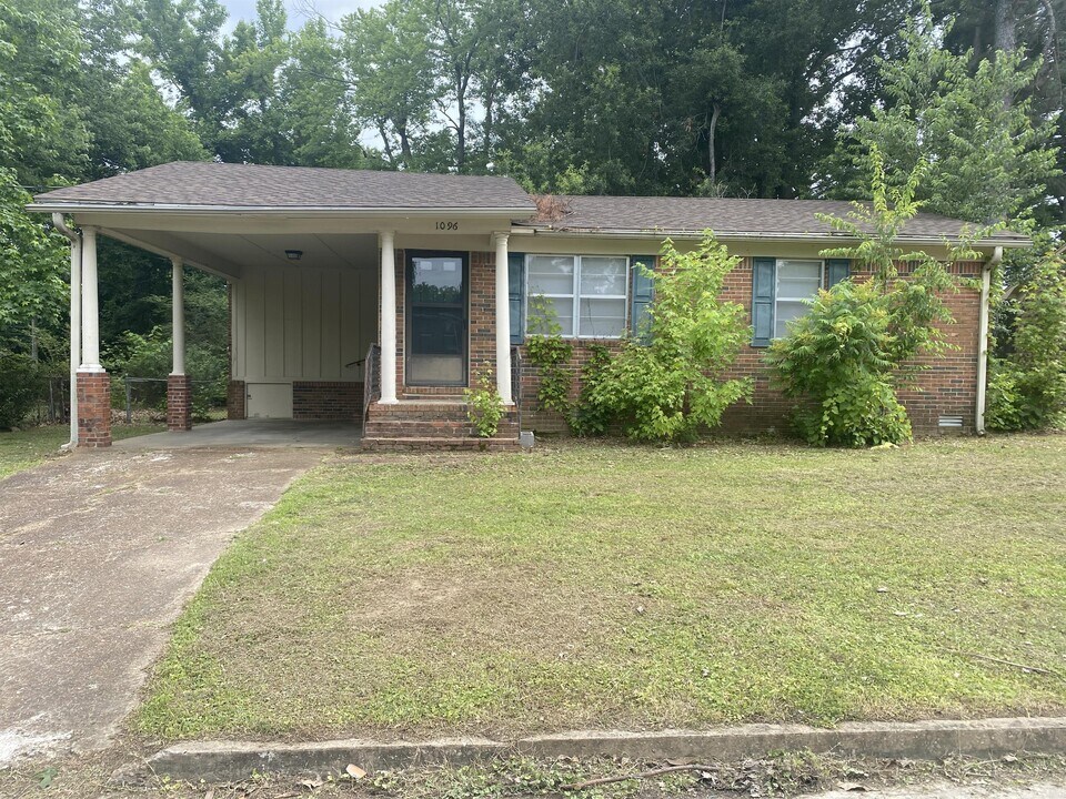 1096 Berrywood Ave in Brownsville, TN - Building Photo