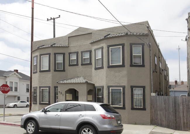 751 E 11th St in Oakland, CA - Foto de edificio - Building Photo