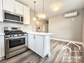 3939 N Janssen Ave, Unit S1 in Chicago, IL - Building Photo