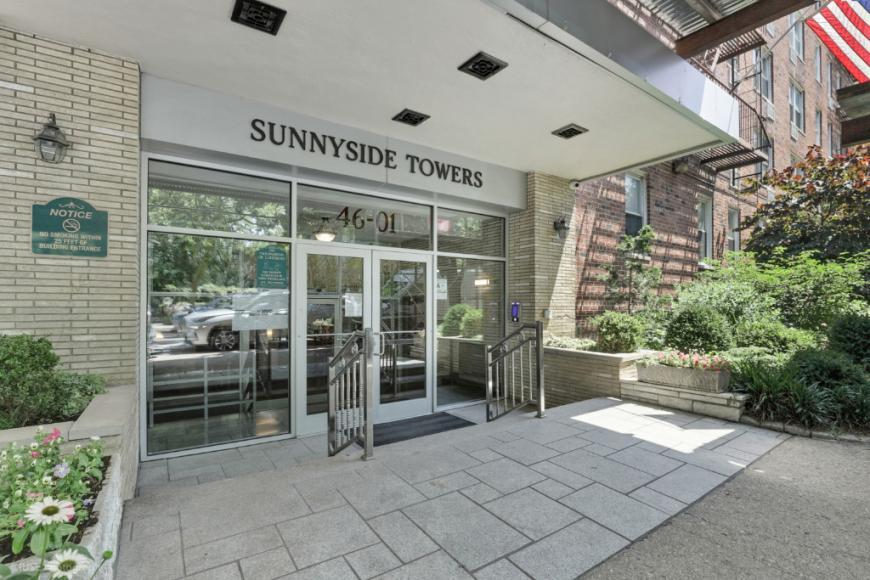 46-01 39th Ave in Queens, NY - Building Photo