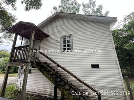 1227.5 W 10th St in North Little Rock, AR - Building Photo