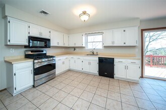 62 Walter Dr in Stony Point, NY - Building Photo - Building Photo