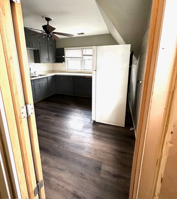 929 E Clarke St, Unit A in Milwaukee, WI - Foto de edificio - Building Photo