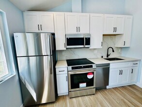 5417 E 27th St in Long Beach, CA - Foto de edificio - Building Photo