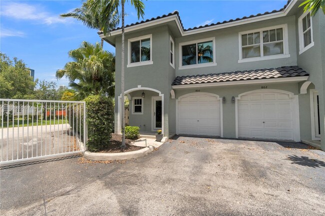 800 SW 4th Ave in Fort Lauderdale, FL - Building Photo - Building Photo