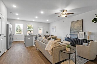 1150 Hunter Trl in Acworth, GA - Foto de edificio - Building Photo