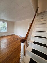 68 Cottage St in Newton, MA - Building Photo - Building Photo