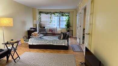 225 St Pauls Ave in Jersey City, NJ - Building Photo - Building Photo