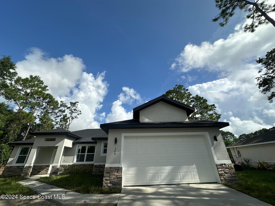 598 Scanlon Rd in Palm Bay, FL - Building Photo