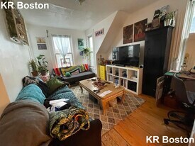 17 Higgins St, Unit 3 in Boston, MA - Building Photo
