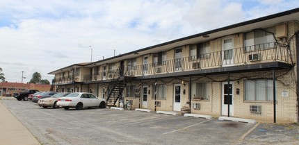 Camelot Apartments in Hammond, IN - Building Photo - Building Photo