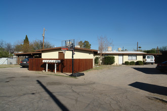 3240 E Towner St in Tucson, AZ - Foto de edificio - Building Photo