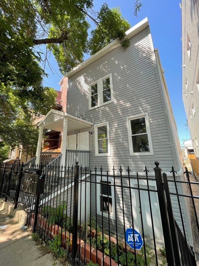 property at 2424 W Iowa St