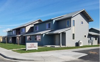 Rainier Park in Sunnyside, WA - Foto de edificio - Building Photo