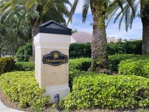 2708 Meadowood Dr in Weston, FL - Building Photo - Building Photo
