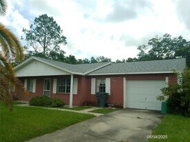 6131 Doe Cir E in Lakeland, FL - Building Photo