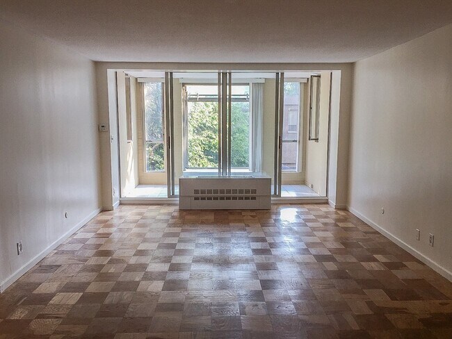77 Pond Ave, Unit 606 in Brookline, MA - Foto de edificio - Building Photo