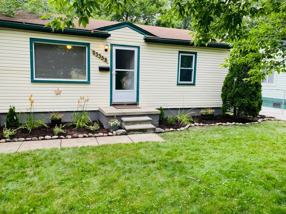 23358 Champaign St in Taylor, MI - Building Photo