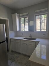 619 S Sweetzer Ave, Unit Downstairs in Los Angeles, CA - Building Photo - Building Photo