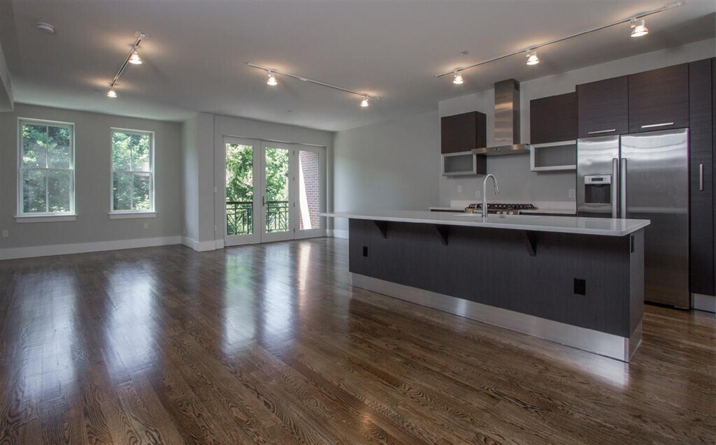 10 St George St in Boston, MA - Building Photo