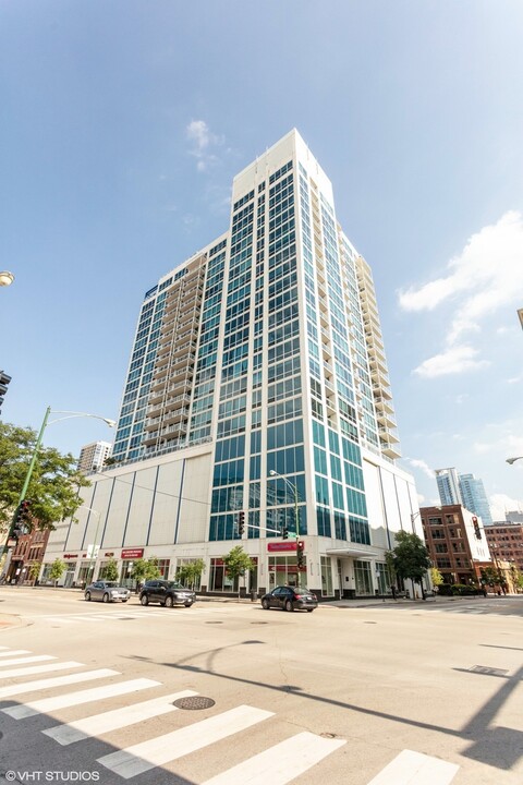 757 N Orleans St, Unit 1202 in Chicago, IL - Building Photo