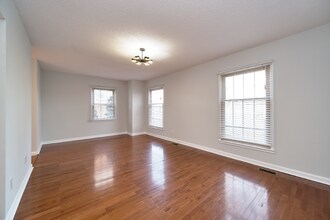 3221 Regents Park Ln in Greensboro, NC - Foto de edificio - Building Photo