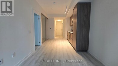 110 Broadway Ave in Toronto, ON - Building Photo - Building Photo