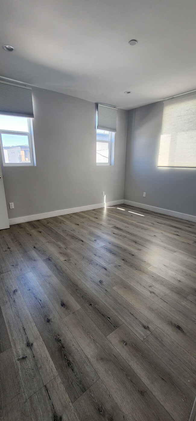 4651 W 18th St in Los Angeles, CA - Building Photo - Building Photo