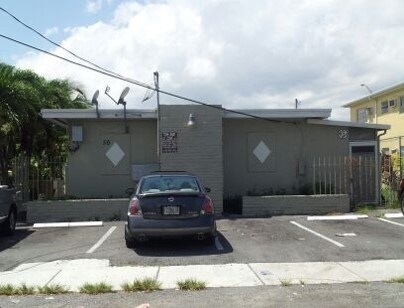 50 SW 32nd Court Rd in Miami, FL - Building Photo