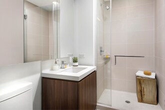 145 E Lake St in Chicago, IL - Building Photo - Building Photo