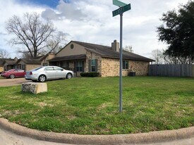 3700 Elliott St in Bryan, TX - Building Photo