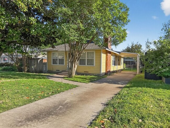 4414 Merrell Rd in Dallas, TX - Building Photo - Building Photo