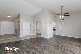 2413 W Estrella Dr in Chandler, AZ - Foto de edificio - Building Photo