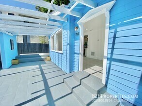 714 Westmount Dr in West Hollywood, CA - Building Photo - Building Photo