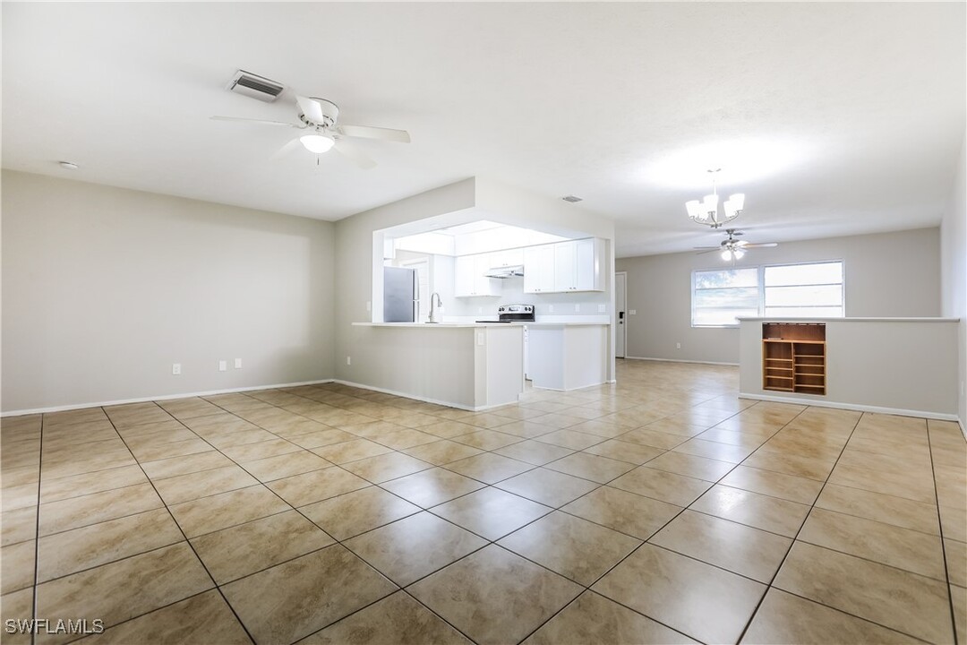 5655 Stephens Rd in Venice, FL - Foto de edificio