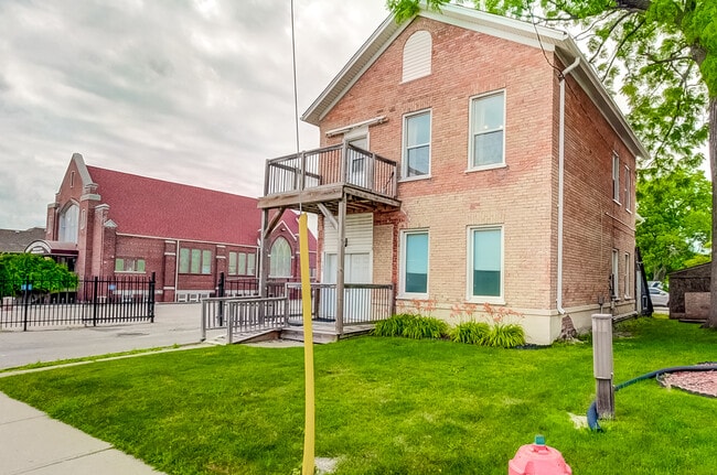 property at 190 Victoria St N