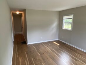 1634 Shaw Rd in Fayetteville, NC - Foto de edificio - Building Photo