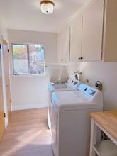 610 De Anza Ave in San Carlos, CA - Building Photo - Building Photo